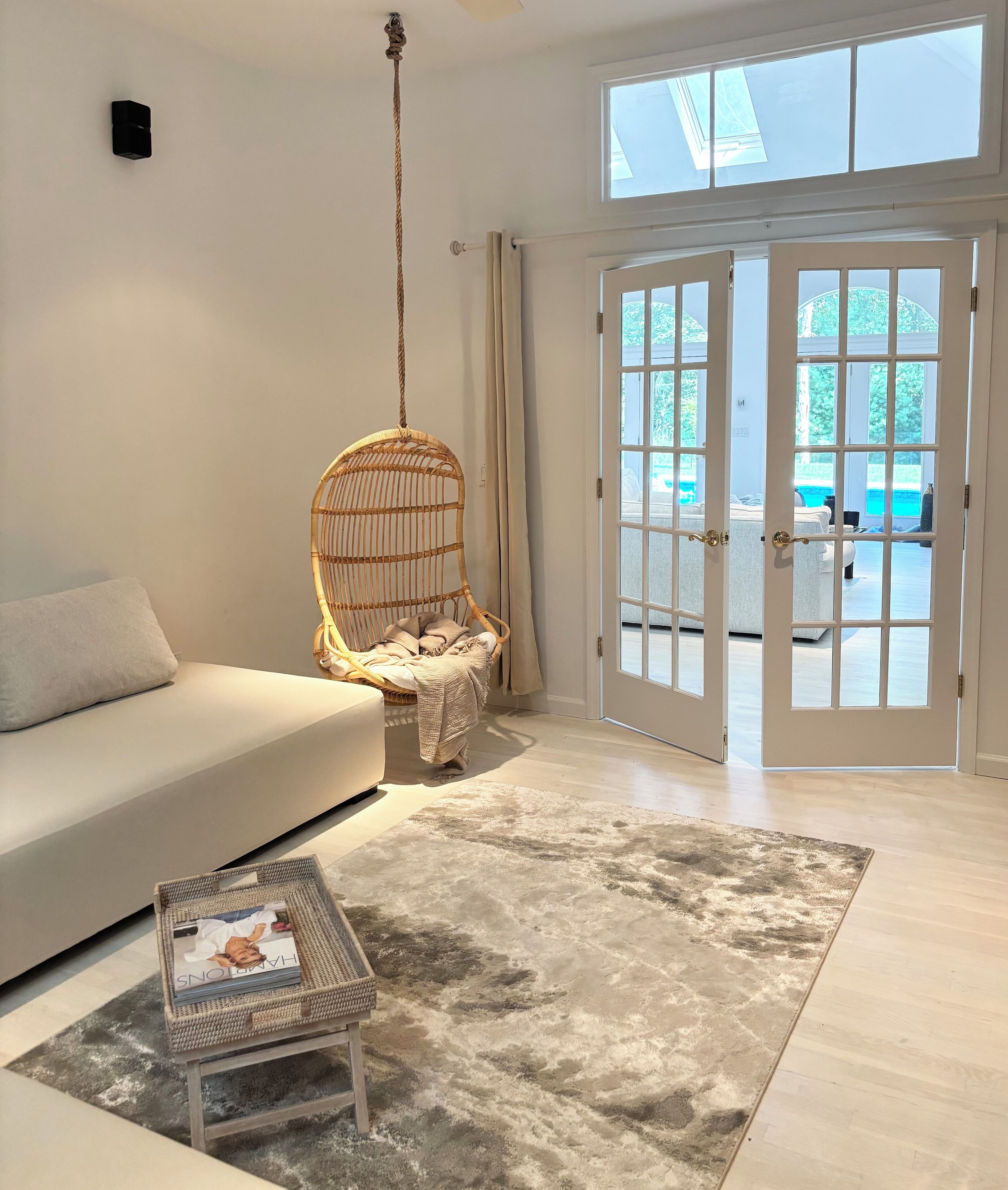 Televisión, chimenea, videojuegos y reproductor de DVD 