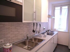 Kühlschrank, Mikrowelle, Ofen, Geschirrspüler