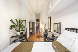 Memory-foam beds, iron/ironing board, free WiFi, bed sheets - Harlem Hideaway Studio Apartment (New York)