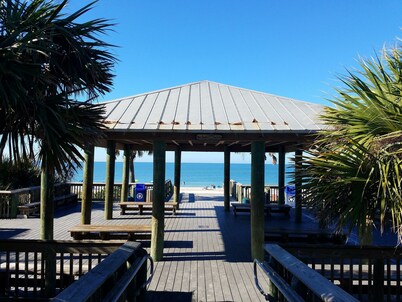 FREE Bikes, Kayaks, SUP's and more! - Your going to love this Penthouse suite!