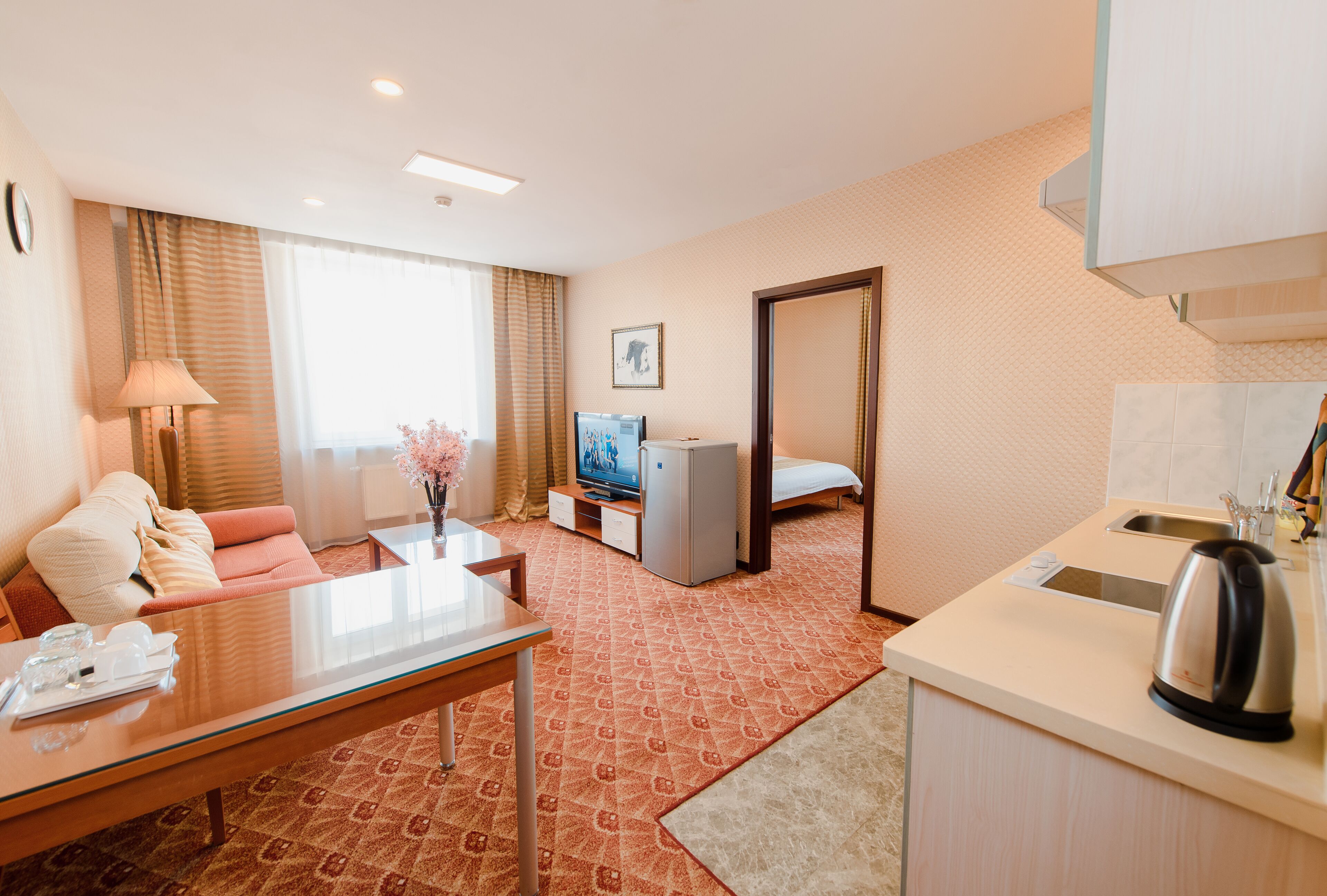 deluxe room | 1 bedroom, minibar, in-room safe, desk