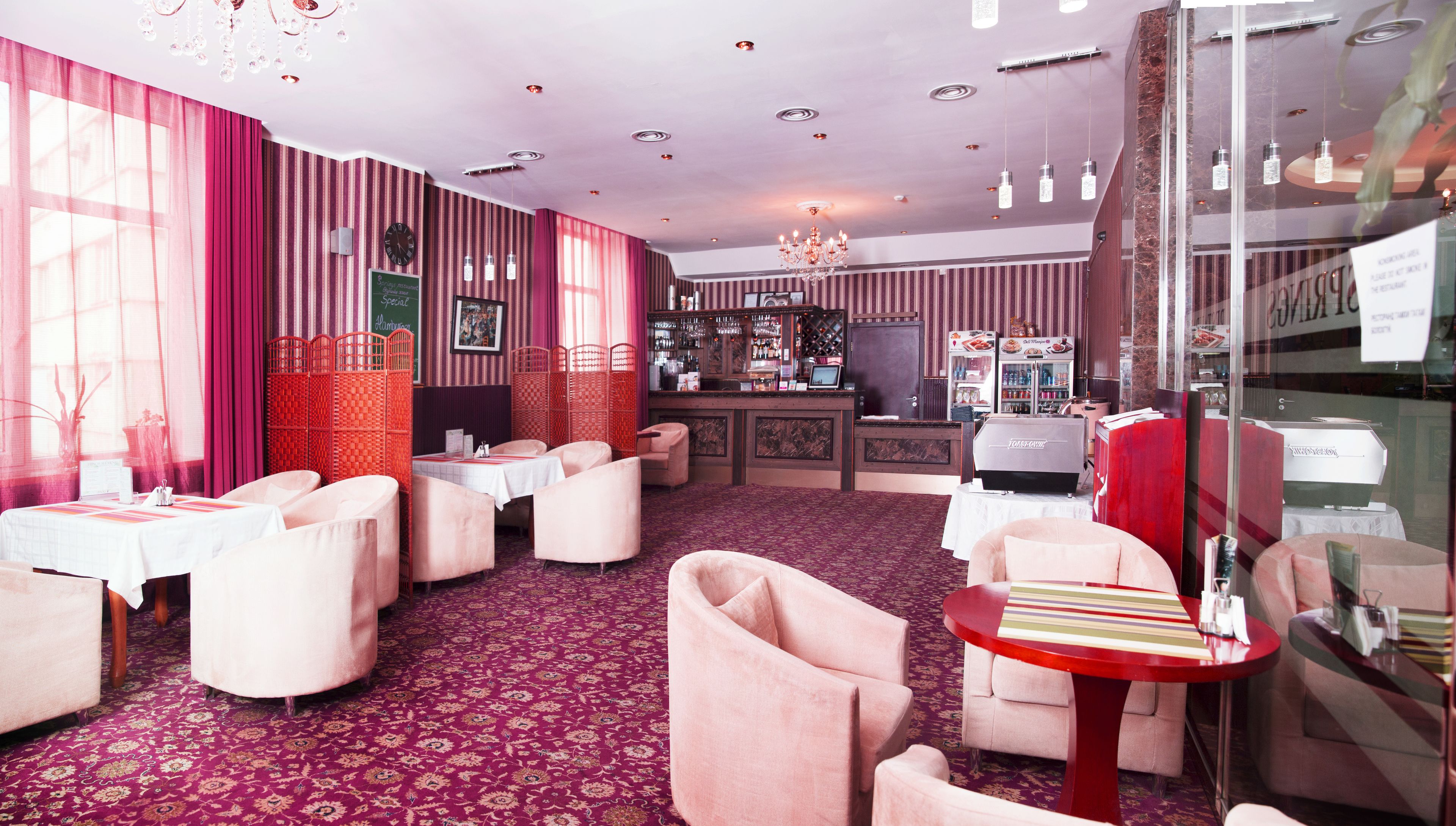 2 개의 레스토랑, 아침 식사, 점심 식사, 저녁 식사 제공(한식)