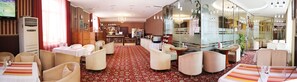 2 restaurants; breakfast, lunch, and dinner served - Springs Hotel Ulaanbaatar (Ulaanbaatar)
