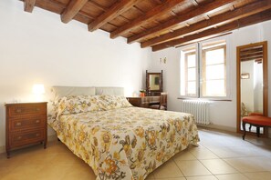 2 makuuhuonetta, silitysrauta/-lauta, Wi-Fi, vuodevaatteet