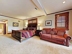 4 bedrooms, iron/ironing board, travel cot, free WiFi