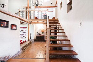 المنشأة من الداخل