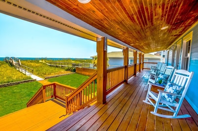 OCEAN FRONT-  Luxury Furnishings- Unbelievable Views Ocean Views from every room