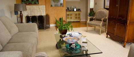 Smart-TV, Kamin, DVD-Player, Stereoanlage