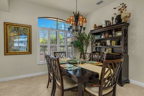Dining - IMPERIAL PARADISE Naples, pvt HEATED pool, Near Beaches, Golf, discounts avail (Bonita Springs)
