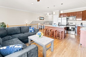 Interior - ❤️Bar-B-Que on the Rooftop Deck! Near the Beach/Boardwalk/Casinos/Restaurants! (Atlantic City)