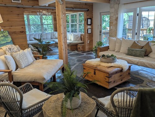 LAKE-POOL/SPRINGS-Kayak-SUP-SWIM-HIKE-bike-FOOD--& city-IN NATURE -HAVE IT ALL!