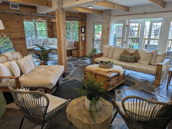 Smart-TV, Videospiele, Musikbibliothek, Videothek