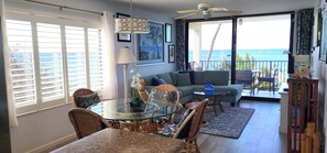 Smart TV, books, stereo