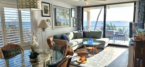 Smart TV, books, stereo