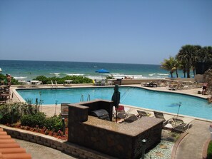 Outdoor pool - Beach paradise in Ft Lauderdale (Fort Lauderdale)