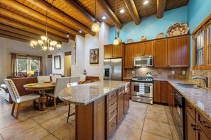 Fridge, microwave, oven, stovetop - Walk to The Plaza, Fireplace, Cozy Family Home (Santa Fe)