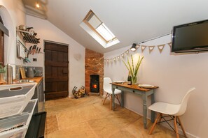 Interior - Bothy In Victorian Walled Garden (Worcester)