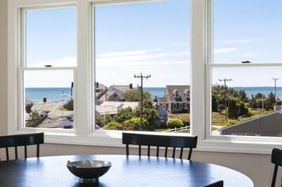 Endless summer with gorgeous views in relaxing luxury
