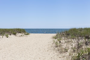 Beach nearby, sun-loungers, beach towels