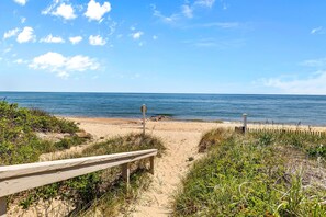 Beach nearby, sun-loungers, beach towels