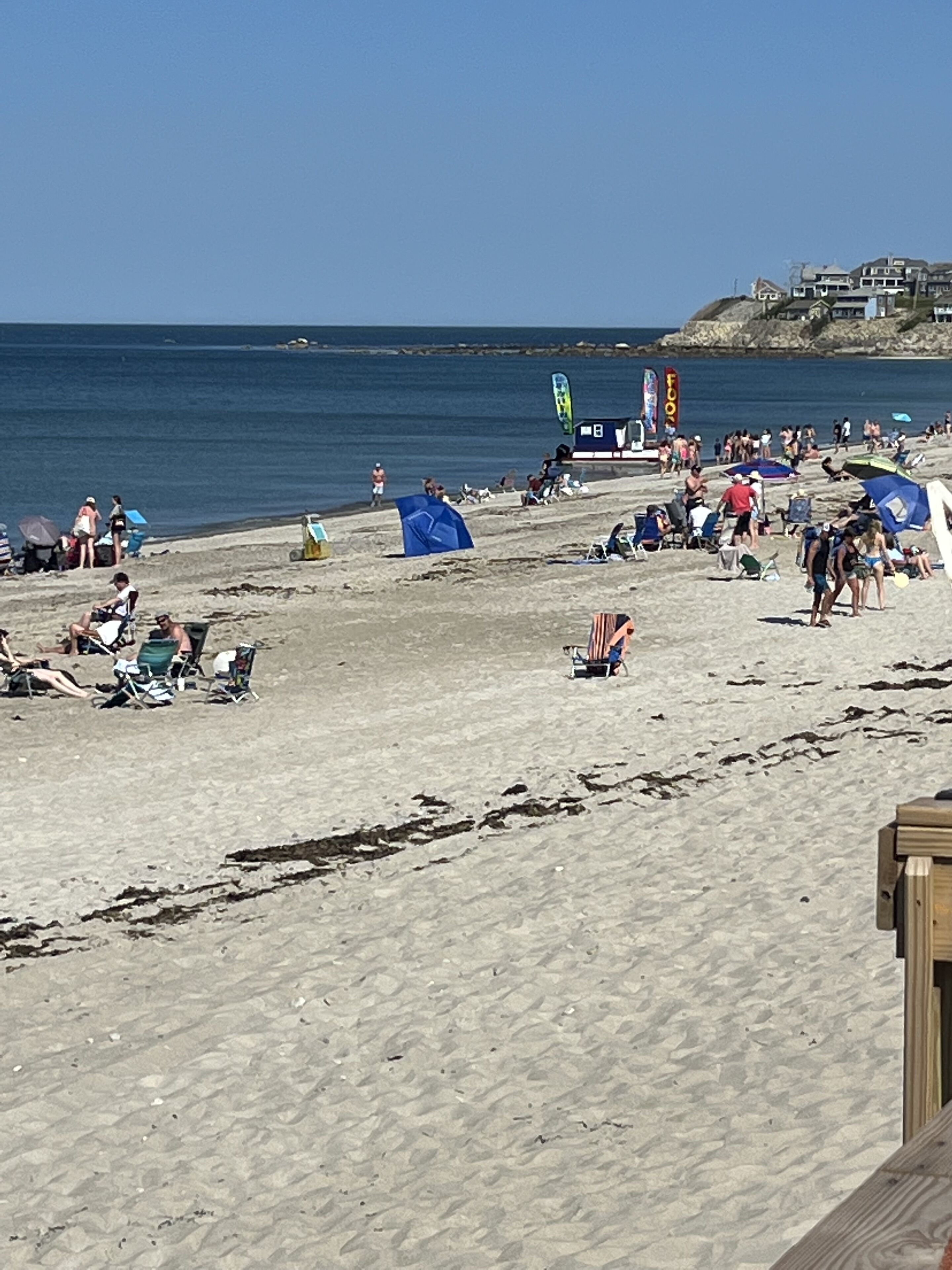 Plage, chaises longues, serviettes de plage