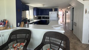 Coffee/tea maker, fridge, microwave, oven - 2026 Aug Special- Front and Center Beachfront Cottage on White Horse Beach (Plymouth)