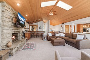 Smart TV, fireplace, DVD player, books - Beautiful Tahoe Keys Home W/Hot Tub, and private boat dock (South Lake Tahoe)