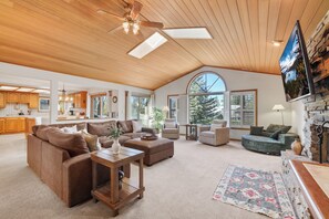 Smart TV, fireplace, DVD player, books - Beautiful, Tahoe Keys Home W/Hot Tub, Ski Lease Available (South Lake Tahoe)