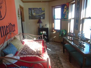 4 bedrooms, desk, iron/ironing board, free WiFi
