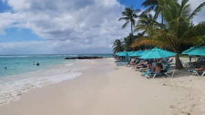 På stranden, liggestole