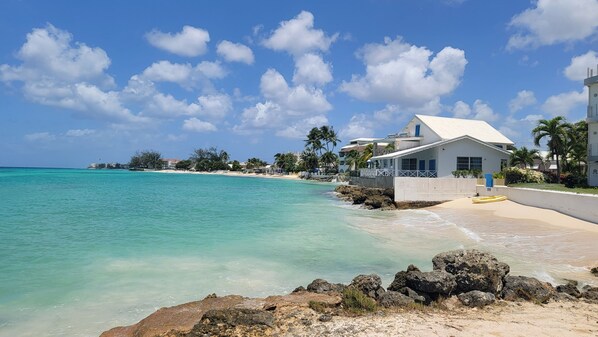 On the beach, sun-loungers - Thomasville- Ideally near the beaches/entertainment, transportation, Free Wi-fi. (Bridgetown)