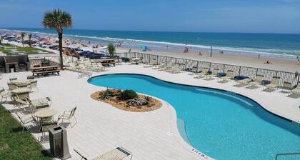 DIRECT DELUXE OCEANFRONT Pool, jacuzzi right beside Crabby Joe's PierRest & bar