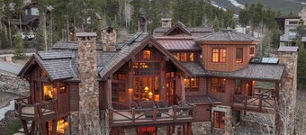 Fox Paw Lodge: Private Peak 8 Home w/ Elevator, Hot Tub, Pool Table, Fire Pit