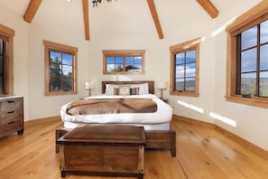 5 bedrooms, iron/ironing board, free WiFi, bed sheets