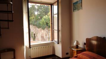 4 bedrooms, iron/ironing board, travel crib, free WiFi