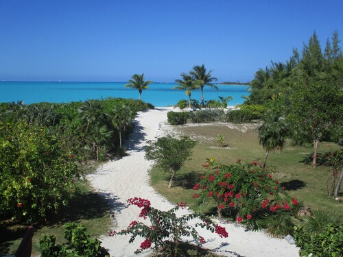 BEACHFRONT APT ON HOOPERS BAY SPACIOUS KING or TWIN Bedroom + shower room .