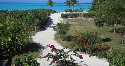 BEACHFRONT APT ON HOOPERS BAY SPACIOUS KING or TWIN Bedroom + shower room .
