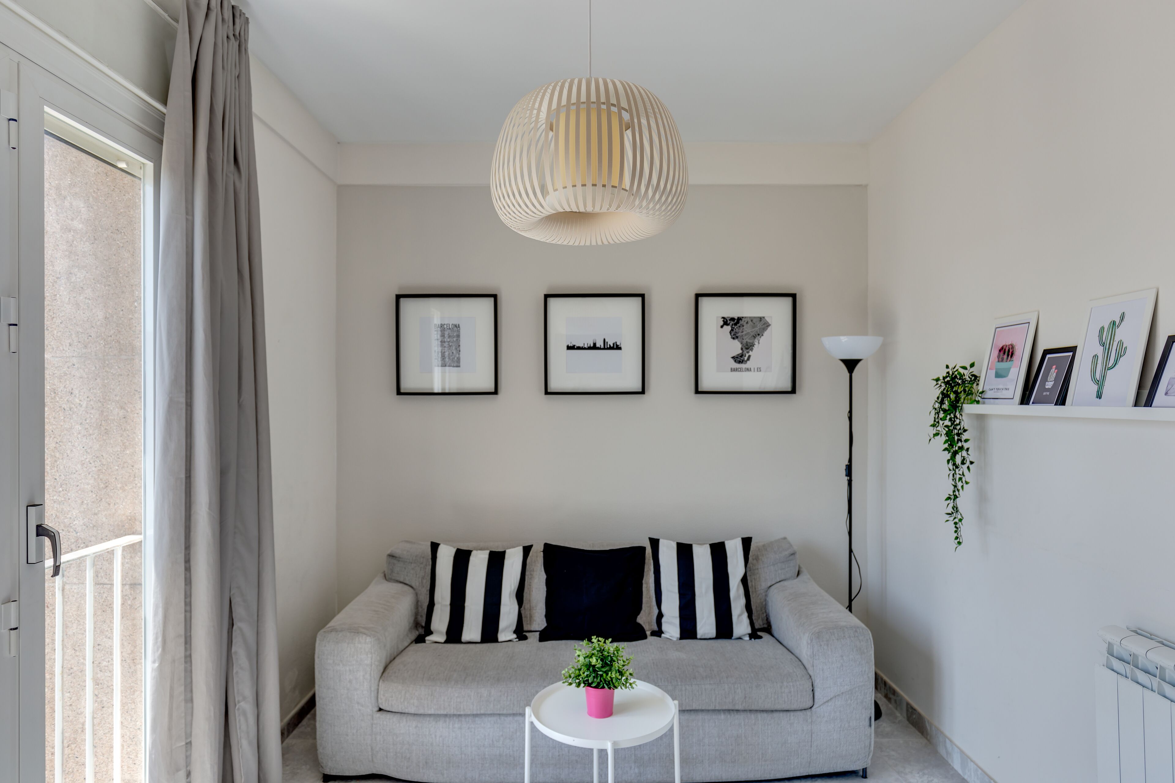 テレビ、DVD プレーヤー