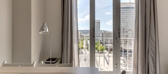 4 Bedroom High-Rise Fira Montjuic Plaza Espanya Apartment. Amazing views!