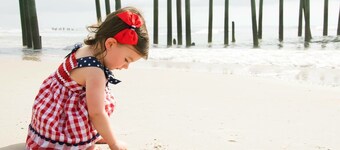 Luxury Beach Bungalow- Lots of upgrades- Free Wifi- Large yard and deck sleeps 6