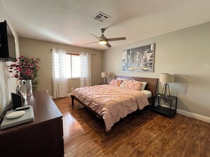 2 bedrooms, desk, iron/ironing board, free WiFi