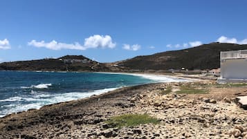På stranden och strandhanddukar