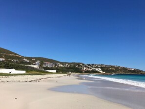 På stranden og strandhåndklær
