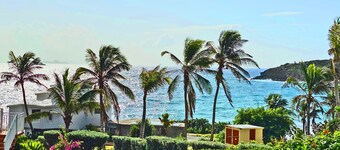 Les vagues; Oceanfront 2 chambres. Magnifiques levers de soleil. Détendez-vous avec les rythmes des vagues 