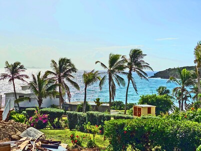 The Waves; Oceanfront 2 Bedroom. Gorgeous Sunrises. Relax With The Wave Rythyms