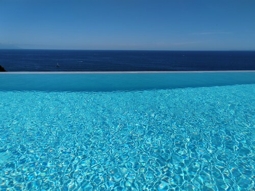 100 ft Los Muertos Beach/ 1BR+ 2Bth/ Amapas 353/ Upper level/ POOL/ GYM