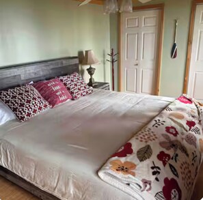 3 bedrooms, iron/ironing board, free WiFi, bed sheets