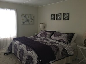 4 bedrooms, iron/ironing board, WiFi, bed sheets