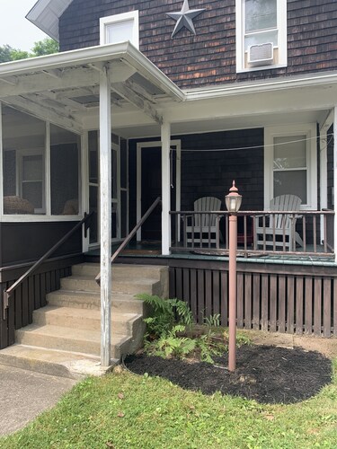 Family Fun & Sun in Bolton - walking distance to town, beaches, & lake