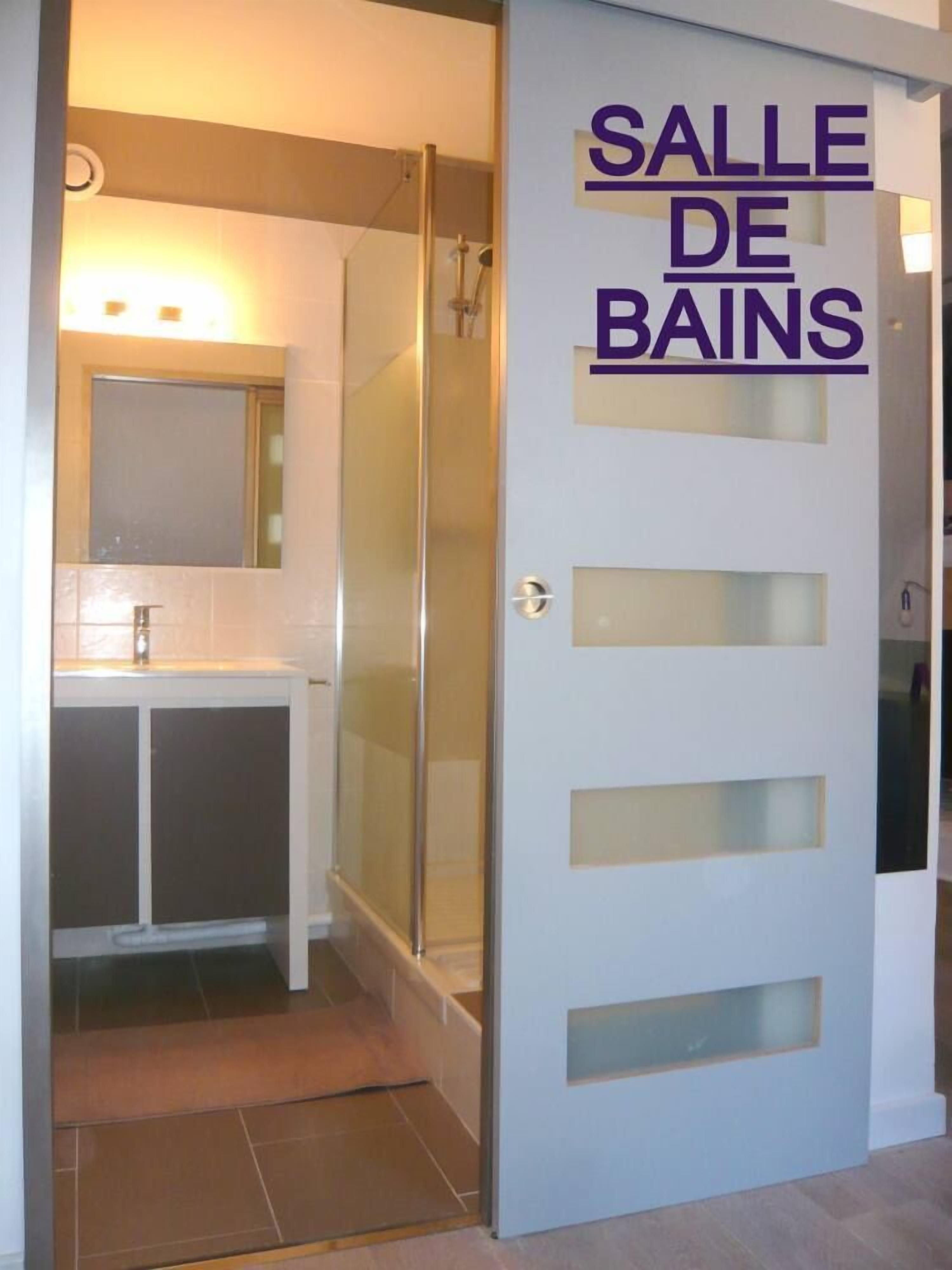 Dusche, Haartrockner, Toilettenpapier